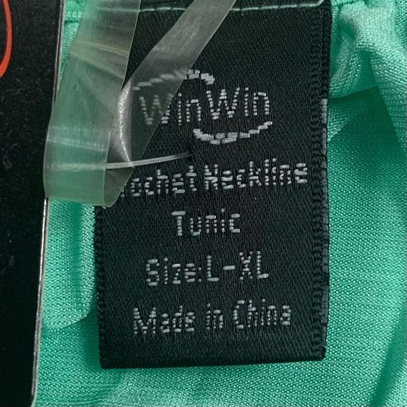 Win Win Women’s Sz XL crochet neckline tunic 3/4 bell sleeve Stretchy top - Picture 5 of 9